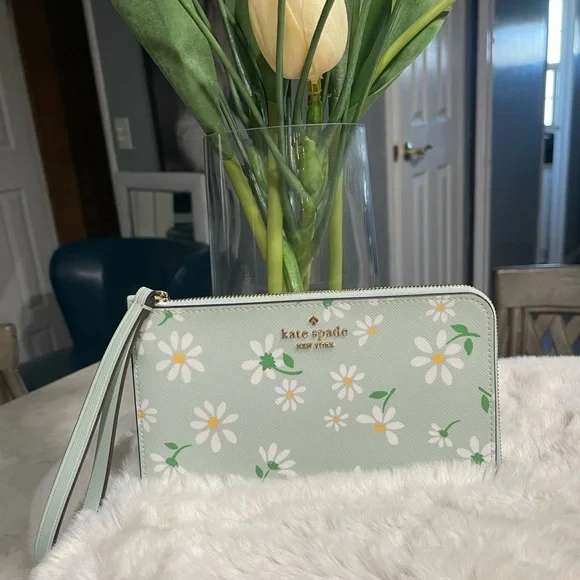 Kate Spade Lucy Day Tripper Daisy Medium L-Zip Wristlet - Picture 8 of 10